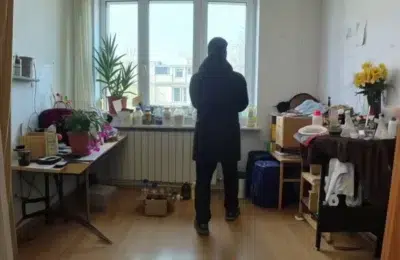 Un tânăr din Galați ținea în bloc 72 kg de substanțe toxice periculoase