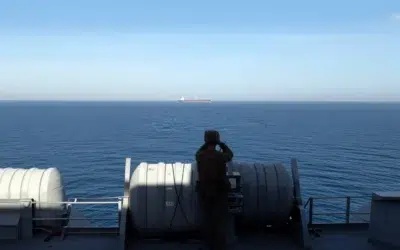 Tensiuni în Golf – petrolul sare la 96 de dolari după ce SUA a capturat un tanc iranian