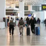 United Airlines crește cu 10 dolari taxa pentru bagajul de cală din cauza prețului la combustibil