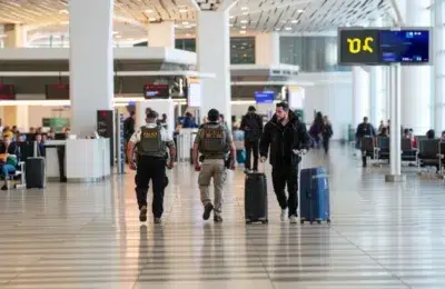 United Airlines crește cu 10 dolari taxa pentru bagajul de cală din cauza prețului la combustibil