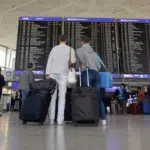 Taxele de bagaj la avion cresc cu până la 50 de dolari în 2026