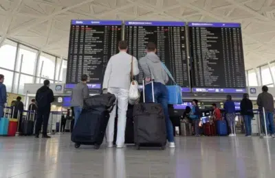 Taxele de bagaj la avion cresc cu până la 50 de dolari în 2026