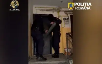 DIICOT a descins în 3 județe la o rețea ce vindea droguri elevilor cu 100 de lei gramul