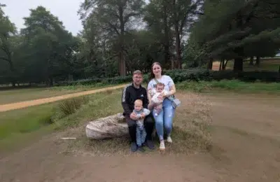 Doi frați români au nevoie urgentă de transplant boala lor afectează 3 băieți la un milion