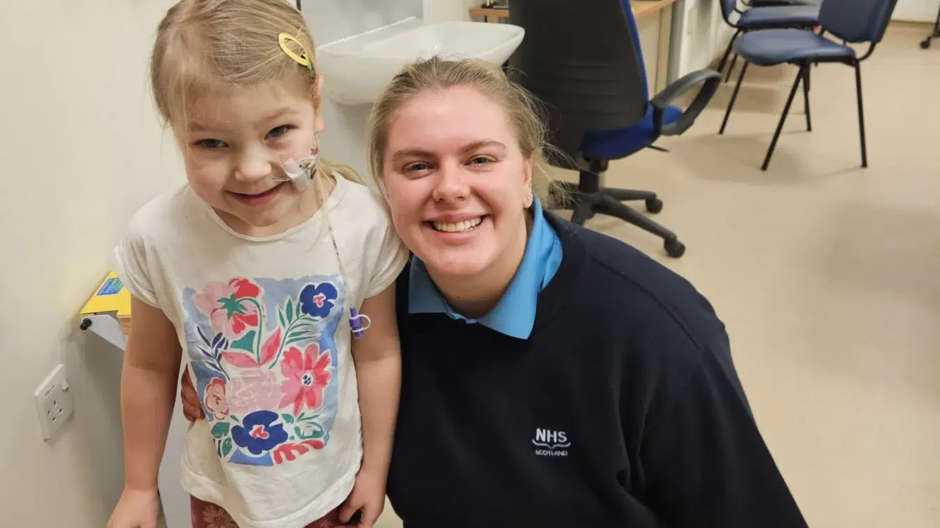 Viața unei fetițe de 4 ani, salvată de medici. Mama dezvăluie simptomele ignorate