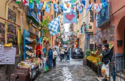 O turistă a stat 3 zile în Napoli deși toți îi spuneau că va fi răpită