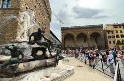 O turistă a fost amendată cu 5.000 de euro în Florența după o provocare bizară a prietenilor