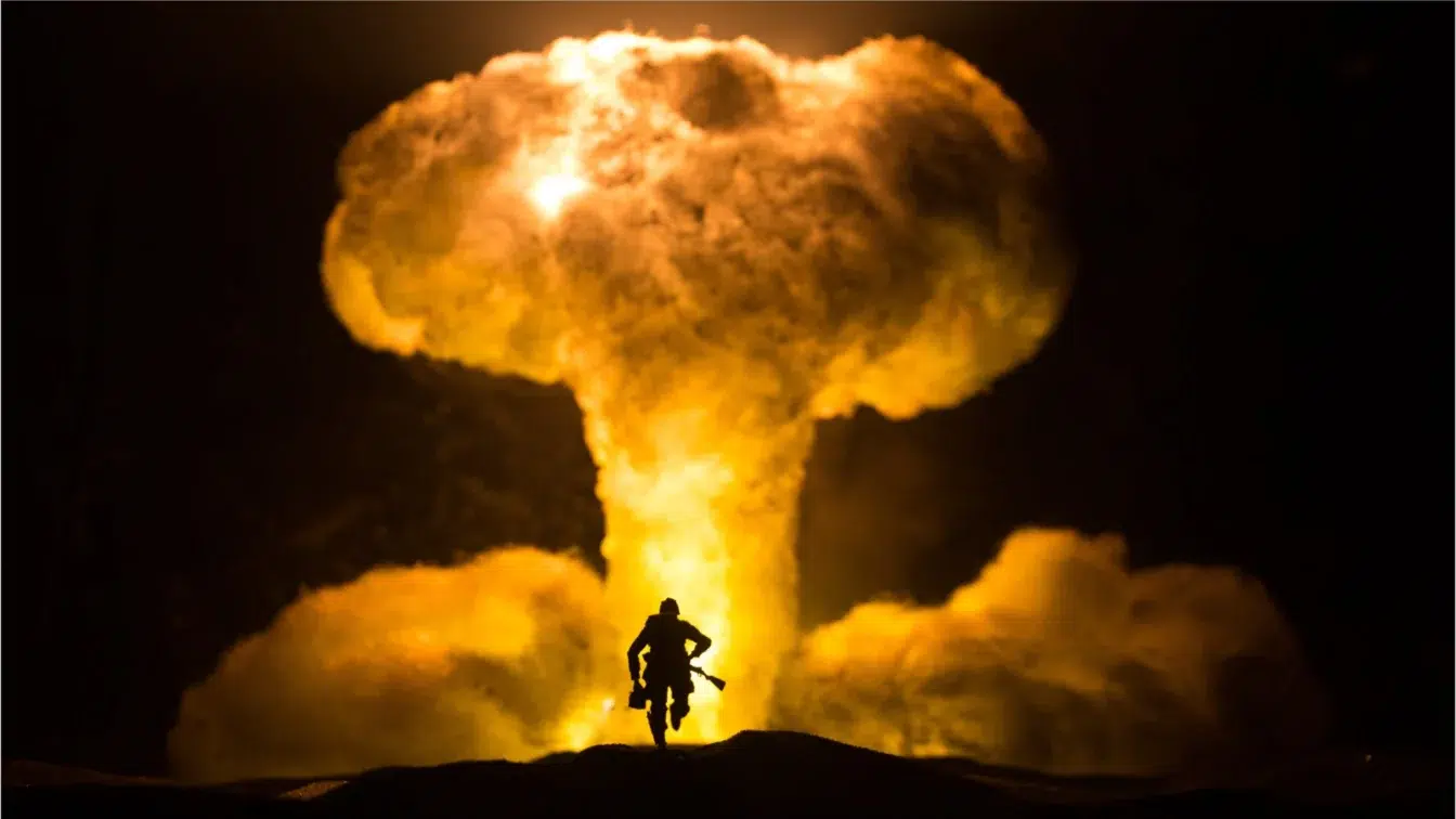 Rusia amenință Europa cu războiul pentru umbrela nucleară a Franței
