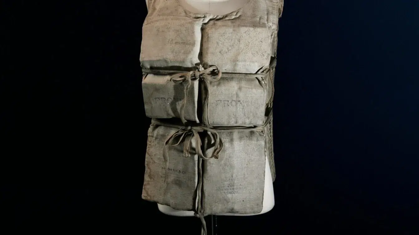 O vestă de salvare de pe Titanic aduce peste 900.000 de dolari într-o licitație record