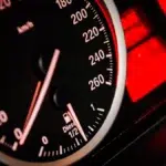 O femeie a fost condamnată la 4 ani de închisoare după ce a mers cu 238 km/h pe autostradă