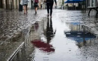 ANM anunta ploi torentiale si grindina vineri. Cod galben de vant in estul tarii