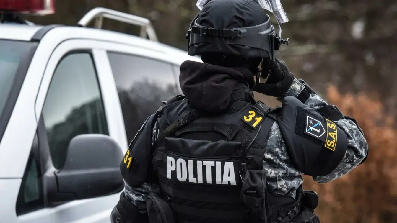 DNA verifica angajarile lui Robert Negoita. Angajatii Apele Romane protesteaza in Capitala