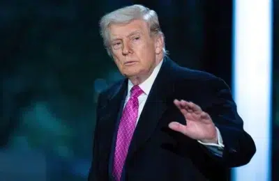 Donald Trump pleaca la Beijing cu 16 directori de top. Discutii cu Xi Jinping despre Taiwan