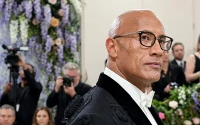 Nimeni nu se astepta la asta. De ce a purtat Dwayne Johnson fusta la varsta de 54 de ani