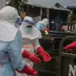 Localnicii au incendiat un centru Ebola in Congo. Numarul mortilor a ajuns la 160