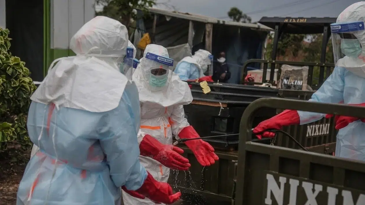 Localnicii au incendiat un centru Ebola in Congo. Numarul mortilor a ajuns la 160