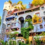 Clădirea Hundertwasser din Aviației este scoasă la vânzare. Prețul atinge 29 milioane euro