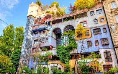 Clădirea Hundertwasser din Aviației este scoasă la vânzare. Prețul atinge 29 milioane euro