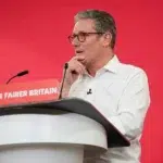 Keir Starmer refuza demisia dupa infrangerea din alegeri. Premierul britanic anunta apropierea de UE