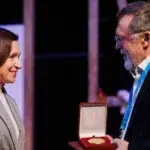 Maia Sandu ii acorda Ordinul de Onoare scriitorului roman Matei Visniec. Ceremonie la Chisinau
