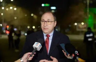 Mihai Dimian explica de ce butona telefonul in timp ce o eleva plangea. Ministrul invoca PNRR