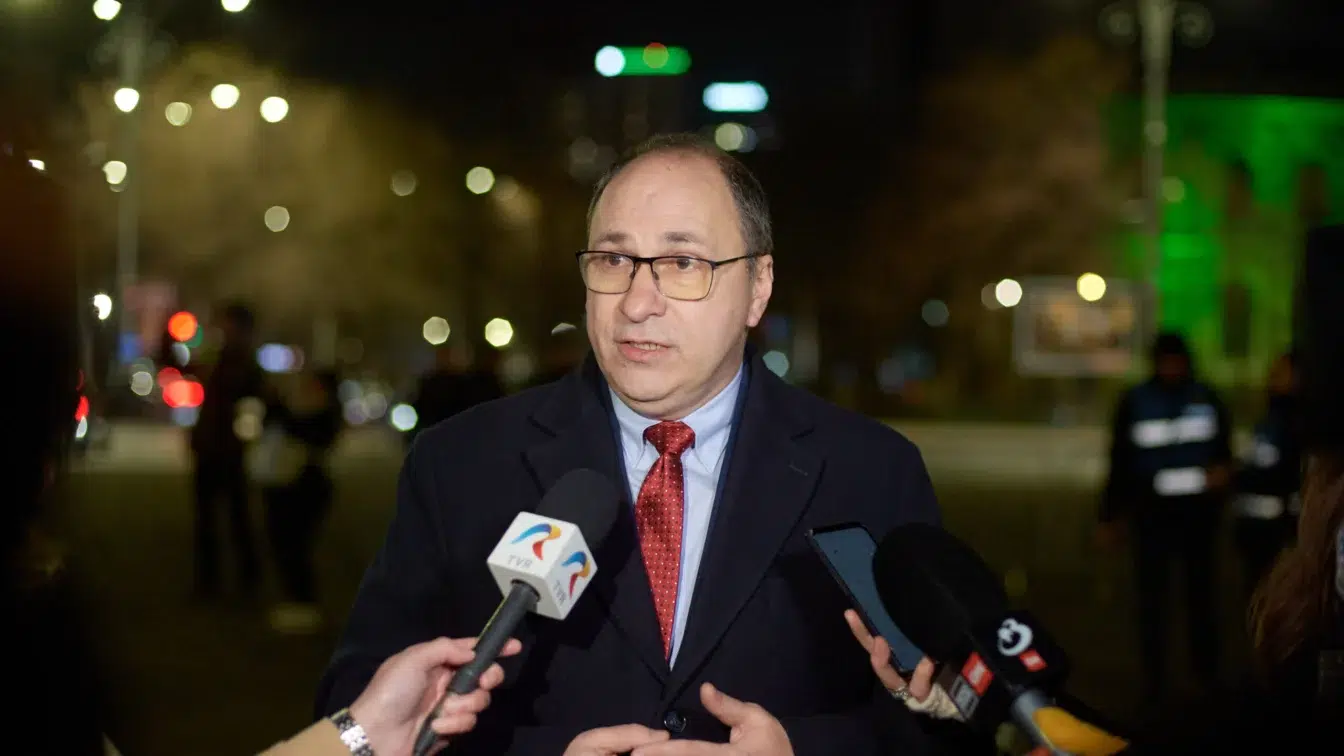 Mihai Dimian explica de ce butona telefonul in timp ce o eleva plangea. Ministrul invoca PNRR