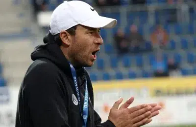 UEFA suspenda pe viata un antrenor de fotbal. Petr Vlachovsky a filmat 15 jucatoare la dus
