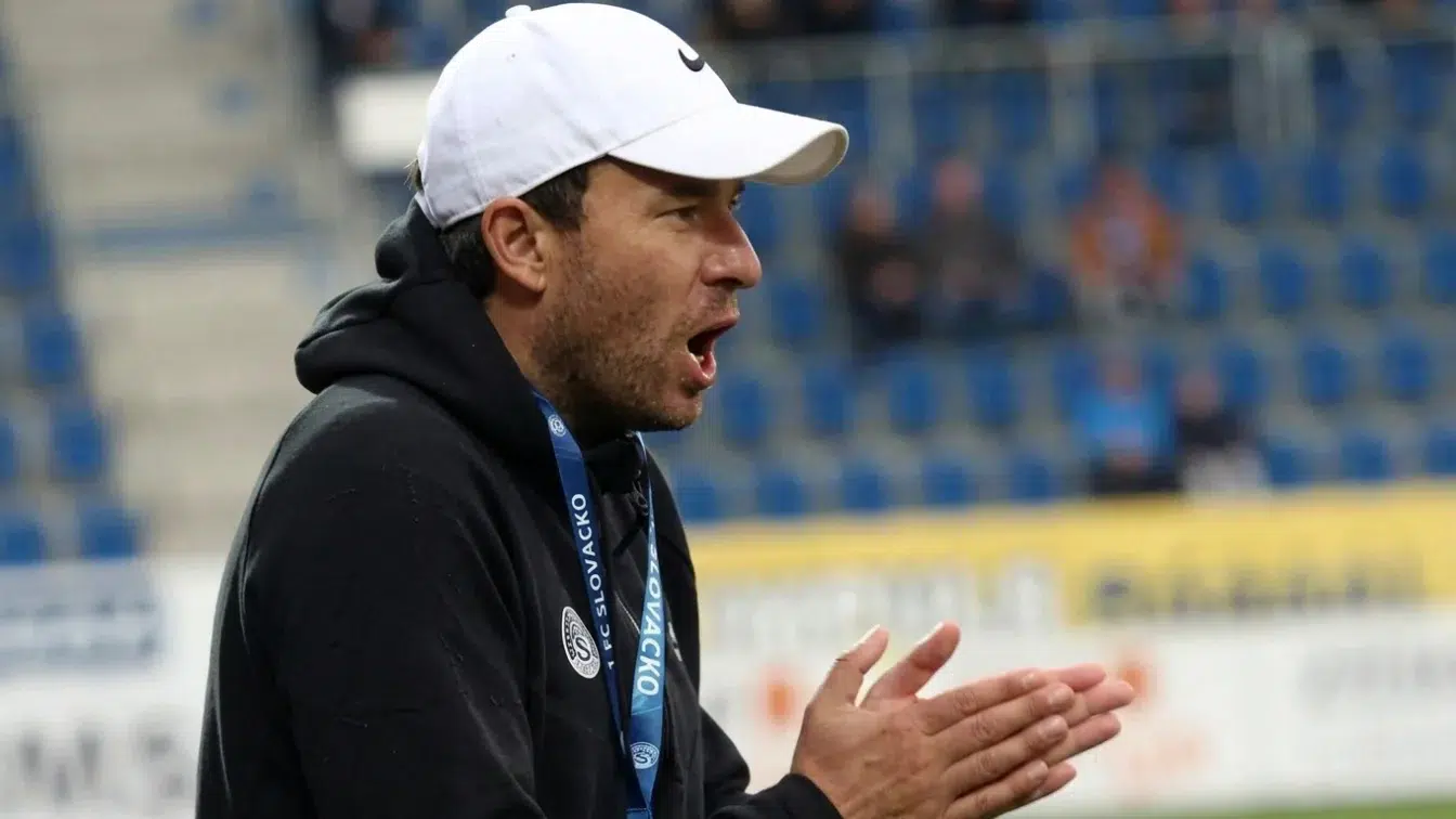 UEFA suspenda pe viata un antrenor de fotbal. Petr Vlachovsky a filmat 15 jucatoare la dus