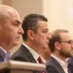 USR scade la 11 la suta in sondajul INSCOP. Partidul se imparte intre Ilie Bolojan si Nicusor Dan