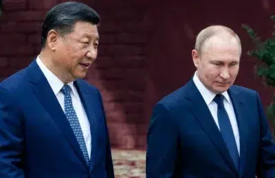 Vladimir Putin viziteaza China la o saptamana dupa Donald Trump. Exporturile de petrol cresc cu 35%