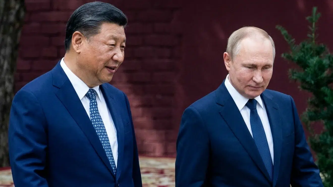 Vladimir Putin viziteaza China la o saptamana dupa Donald Trump. Exporturile de petrol cresc cu 35%