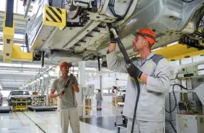 Anuntul oficial care vizeaza 100000 de angajati. Ce decizie a luat gigantul auto