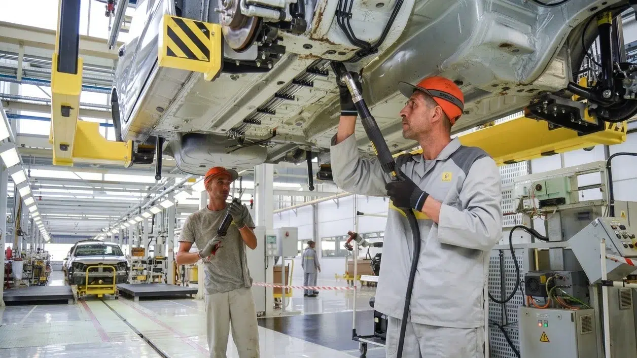 Anuntul oficial care vizeaza 100000 de angajati. Ce decizie a luat gigantul auto