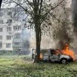 Rusia ataca Ucraina cu 800 de drone in ziua vizitei lui Trump in China. Sase persoane au murit