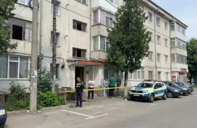 Femeie de 69 de ani gasita injunghiata in propriul apartament din Iasi. Prietena ei a sunat la 112