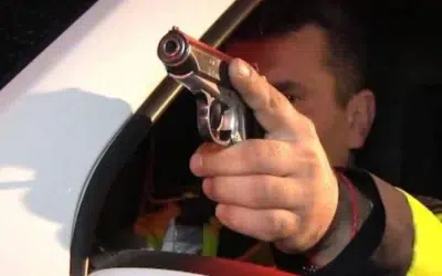 Politia trage doua focuri de arma la Babadag pentru a opri un scandal. Trei tineri sunt anchetati
