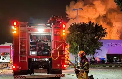 Incendiu masiv la un depozit din Chiajna. Focul a afectat 4000 de metri patrati