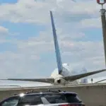 Panica pentru 221 de pasageri. Ce a lovit un avion United Airlines chiar inainte de aterizare?