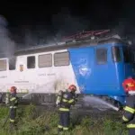 Locomotiva unui tren de pasageri a luat foc in Bihor. Pompierii au stins incendiul in 10 minute