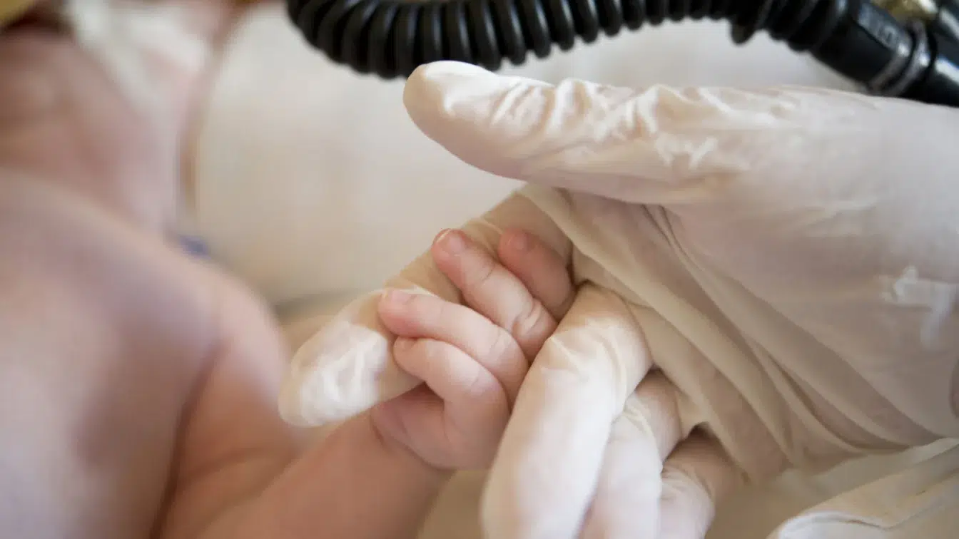 Rata mortalitatii infantile ajunge la 6,6 in Romania. 952 de nou nascuti au murit in 2024