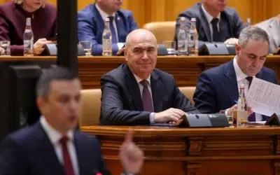 În Parlament, şase deputati anunţă că nu mai votează motiunea