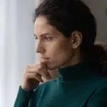 Vorbitul singur si injuraturile indica o minte agila. Cercetatorii explica legatura cu inteligenta