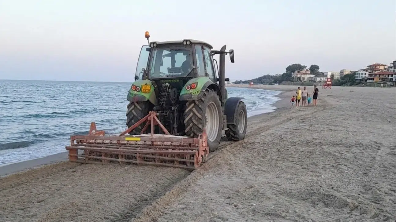 Perchezitii IGPR la Apele Romane Constanta. Anchetatorii verifica plajele din Mamaia Nord