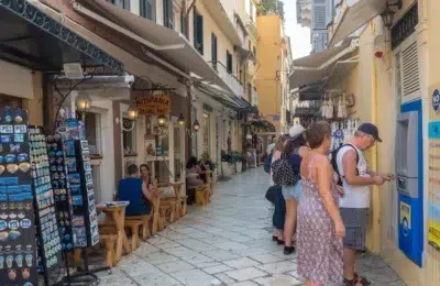 Grecia limiteaza platile cash la 500 de euro. Amenzi usturatoare pentru incalcari