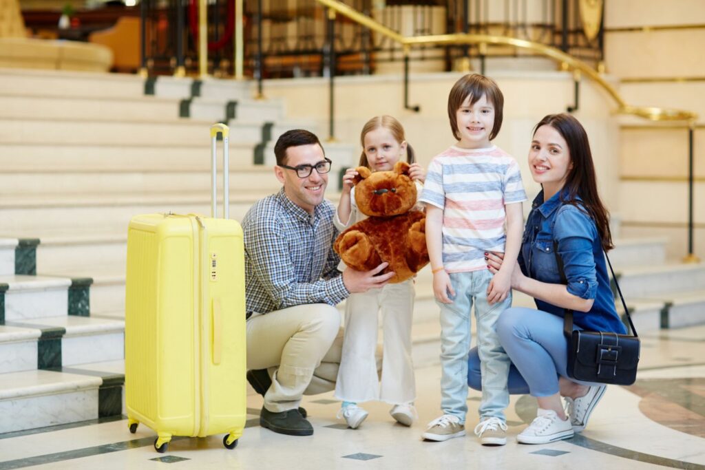 Bagajul de vacanță perfect pentru familie: 5 reguli de organizare pentru un concediu fără stres