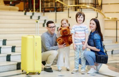 Bagajul de vacanță perfect pentru familie: 5 reguli de organizare pentru un concediu fără stres