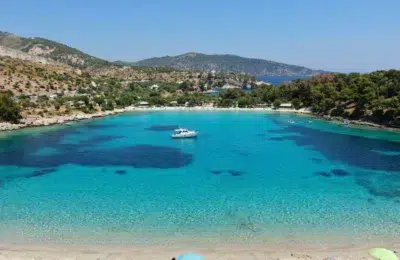 Cinci romani au platit 118 euro pe o masa cu fructe de mare in Thassos. Ce au primit de acesti bani