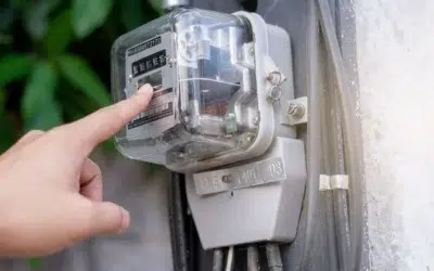 România vinde energie cu 50 de euro și importă cu 250. Explicația facturilor mari