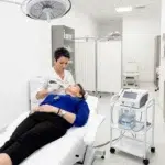 Dermatologii avertizează românii. 90% din îmbătrânirea tenului este cauzată de expunerea la soare
