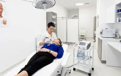 Dermatologii avertizează românii. 90% din îmbătrânirea tenului este cauzată de expunerea la soare
